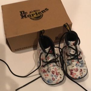 Dr marten baby shoes